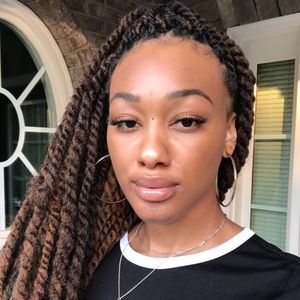 Meet your Posher, Destinee